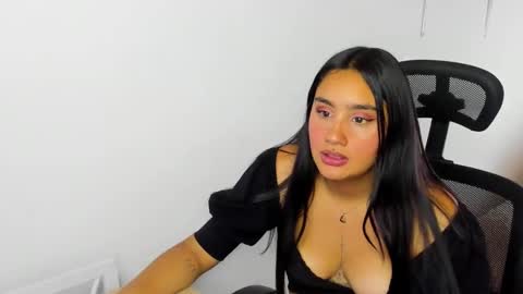 caroline_rodriguez_9 online show from December 18, 2025, 7:20 pm