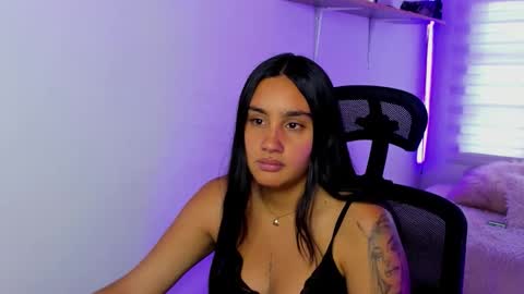 caroline_rodriguez_9 online show from December 21, 2025, 6:59 pm
