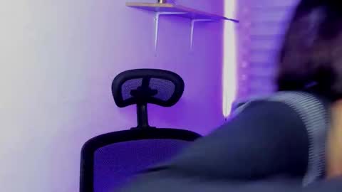 caroline_rodriguez_9 online show from January 14, 2026, 7:19 pm