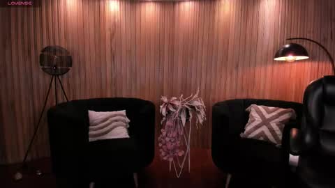 Caro online show from November 26, 2025, 10:49 am