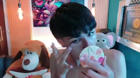 carolinejesh online show from March 18, 2026, 12:08 pm