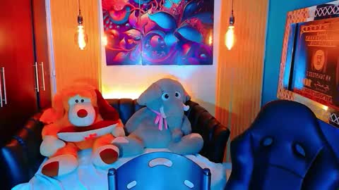 carolinejesh online show from April 17, 2026, 12:30 pm