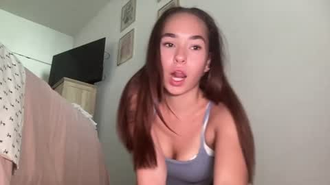 Snapshot of carolineoxox chatting on July 1, 2026, 8:19 pm Caroline online show from July 1, 2026, 8:19 pm