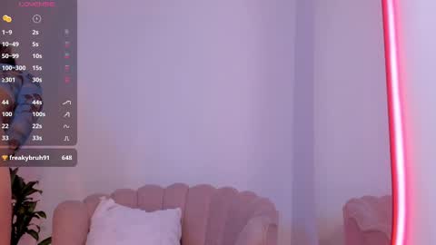 carolinna_ online show from October 3, 2025, 1:19 pm