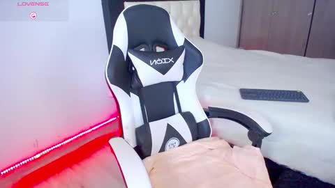 CarolinneFiotti online show from November 2, 2025, 8:22 pm