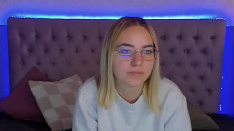 CarollFlexx online show from November 5, 2025, 9:20 am