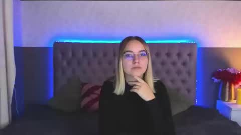 CarollFlexx online show from November 6, 2025, 6:58 am