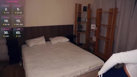 Hello everyone Im Monica Its my first day Were going to have fun together  online show from September 28, 2025, 8:25 pm