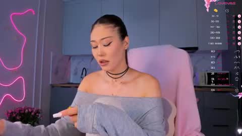 Snapshot of carpe_diemmm chatting on July 17, 2026, 3:24 am Yummi online show from July 17, 2026, 3:24 am