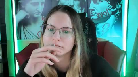 Snapshot of carrie_roses chatting on September 15, 2025, 4:12 am carrie_roses online show from September 15, 2025, 4:12 am