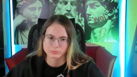 Snapshot of carrie_roses chatting on September 16, 2025, 4:13 am carrie_roses online show from September 16, 2025, 4:13 am