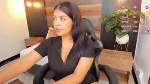 Snapshot of carriepink_ chatting on November 5, 2025, 11:43 am carriepink_ online show from November 5, 2025, 11:43 am