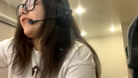 Emilia online show from December 1, 2025, 3:55 am