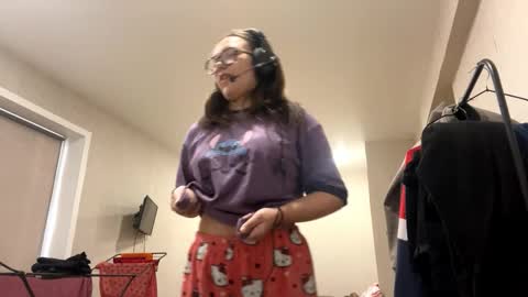 Emilia online show from December 5, 2025, 3:59 am