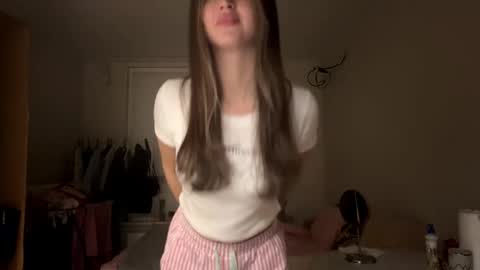 Kira online show from December 5, 2025, 2:58 pm