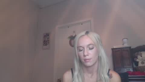 Casey Lakes online show from December 2, 2025, 11:45 pm