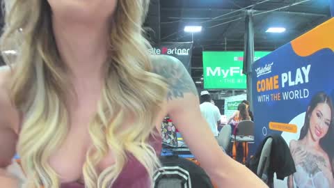 casey kisses online show from October 26, 2025, 6:58 pm