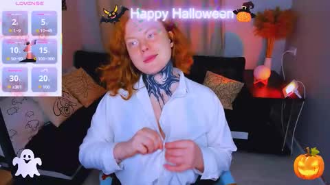 Cassie online show from November 2, 2025, 8:33 pm