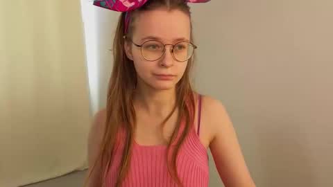 Snapshot of cassiecool chatting on October 17, 2025, 12:19 pm assie online show from October 17, 2025, 12:19 pm