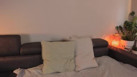  cassandra  online show from October 16, 2025, 12:06 pm