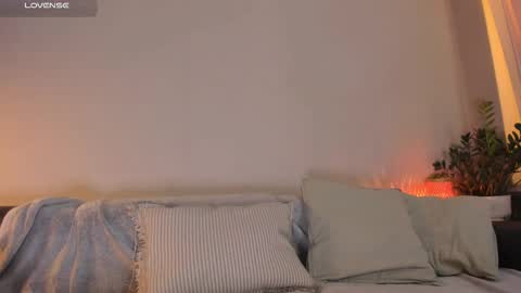  cassandra  online show from December 2, 2025, 1:22 am