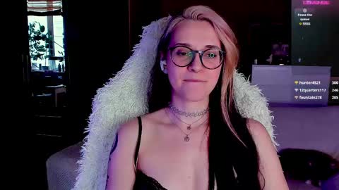Snapshot of cassy_moore chatting on March 10, 2025, 7:32 am Ellie online show from March 10, 2025, 7:32 am