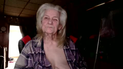 Snapshot of cat9paw chatting on October 7, 2025, 5:10 pm cat online show from October 7, 2025, 5:10 pm