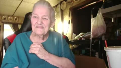 Snapshot of cat9paw chatting on November 5, 2025, 5:02 pm cat online show from November 5, 2025, 5:02 pm