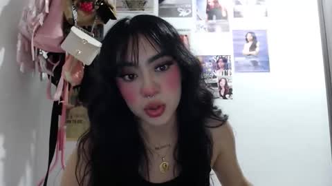 Mila online show from October 23, 2025, 6:02 am