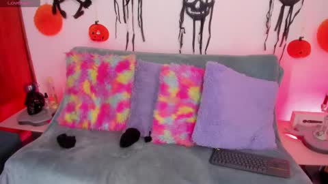 Cata green model independient online show from October 6, 2025, 7:44 pm