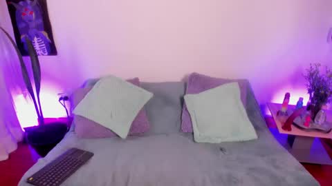 Cata green model independient online show from April 23, 2026, 7:38 pm