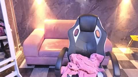 catalella_little_b online show from July 12, 2026, 12:51 pm
