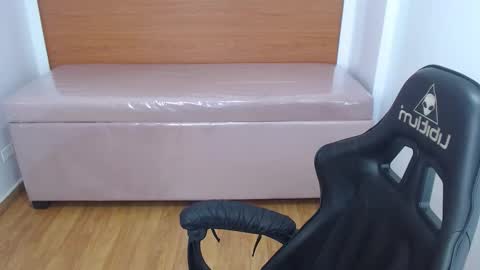 catalina25_t online show from October 13, 2025, 8:42 pm