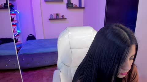 Snapshot of catalina_naughtyy chatting on December 14, 2024, 8:40 pm Catalina online show from December 14, 2024, 8:40 pm