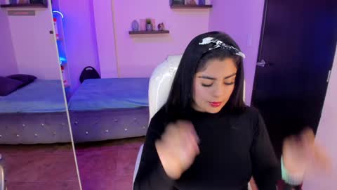 Snapshot of catalina_naughtyy chatting on December 17, 2024, 9:16 pm Catalina online show from December 17, 2024, 9:16 pm