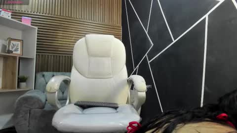 catalinamartinezz_ online show from February 9, 2026, 1:15 pm