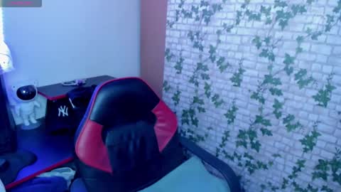 Snapshot of catboobs_ chatting on November 4, 2025, 3:16 am Mia online show from November 4, 2025, 3:16 am