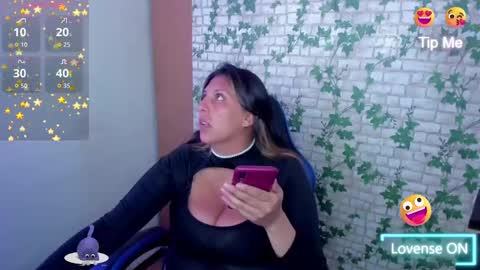 Snapshot of catboobs_ chatting on November 17, 2025, 7:41 pm Mia online show from November 17, 2025, 7:41 pm