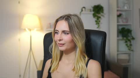 catecrago  online show from November 27, 2025, 7:05 pm