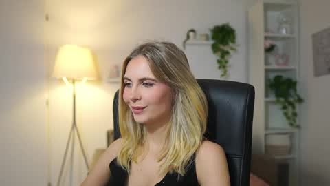 catecrago  online show from December 2, 2025, 9:03 am