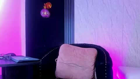 Snapshot of catherine_smith_ chatting on November 7, 2025, 11:54 am Catherine online show from November 7, 2025, 11:54 am