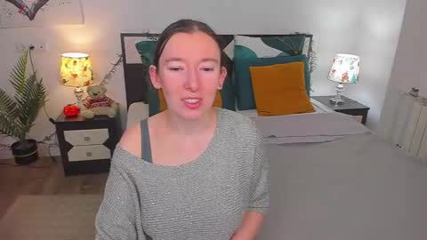 Snapshot of catherinewalls chatting on December 3, 2024, 1:19 am Catrin online show from December 3, 2024, 1:19 am