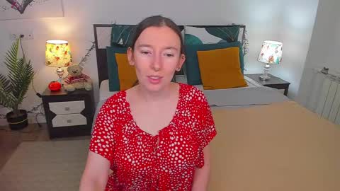 Snapshot of catherinewalls chatting on December 8, 2024, 8:20 am Catrin online show from December 8, 2024, 8:20 am