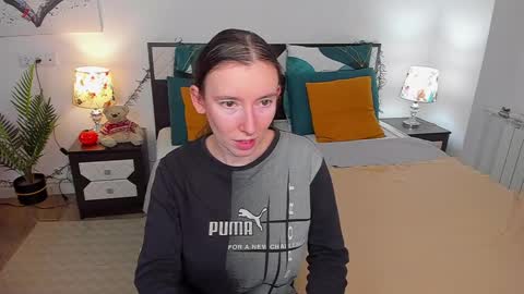 Snapshot of catherinewalls chatting on December 9, 2024, 10:32 am Catrin online show from December 9, 2024, 10:32 am