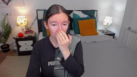 Snapshot of catherinewalls chatting on December 10, 2024, 2:05 am Catrin online show from December 10, 2024, 2:05 am