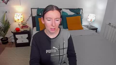 Snapshot of catherinewalls chatting on December 10, 2024, 5:07 am Catrin online show from December 10, 2024, 5:07 am