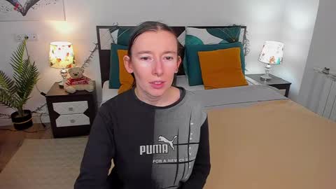 Snapshot of catherinewalls chatting on December 12, 2024, 4:04 am Catrin online show from December 12, 2024, 4:04 am