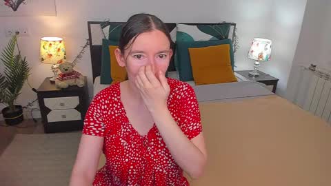 Snapshot of catherinewalls chatting on December 14, 2024, 5:51 am Catrin online show from December 14, 2024, 5:51 am