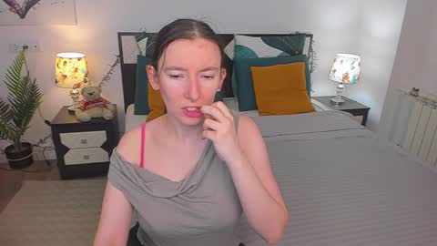 Snapshot of catherinewalls chatting on December 16, 2024, 7:58 am Catrin online show from December 16, 2024, 7:58 am