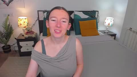 Snapshot of catherinewalls chatting on December 17, 2024, 2:23 am Catrin online show from December 17, 2024, 2:23 am